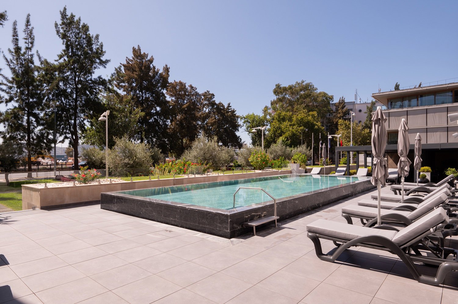 Vila Galé Ópera inaugura nova piscina